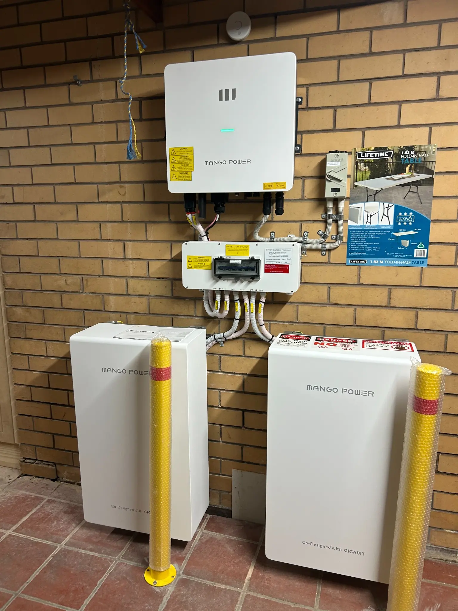 28 kWh Mango Power battery storage