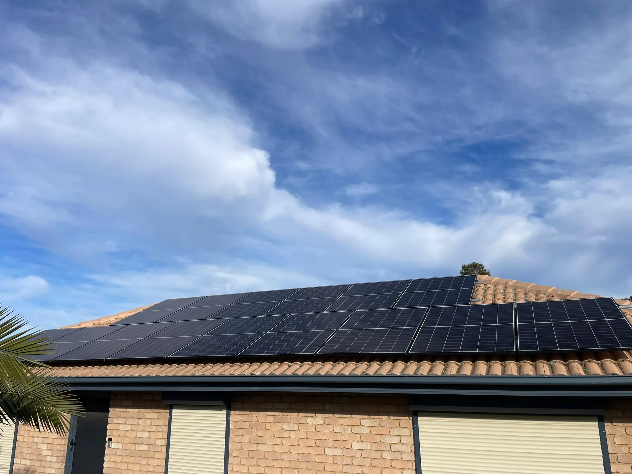 28 kWh battery storage with 7.125 kW solar panels